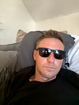 aaronmc311840 online show from October 3, 2025, 2:29 pm