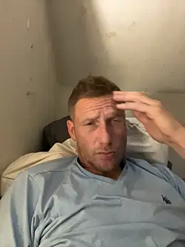 aaronmc311840 online show from October 5, 2025, 11:50 pm