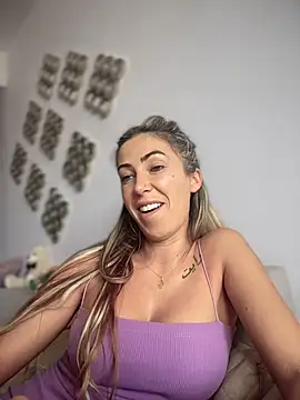 RaquelleDevon online show from June 25, 2026, 11:48 am