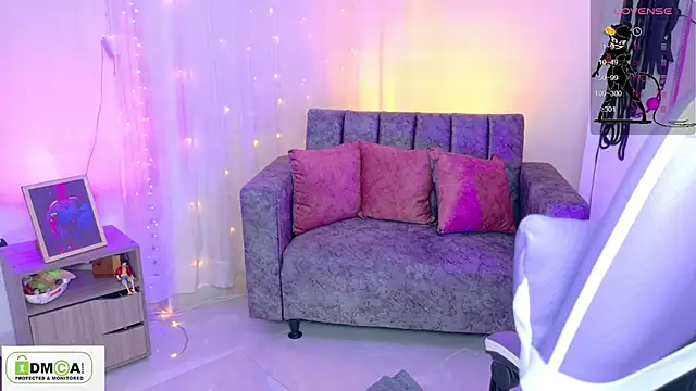 Miss scarllet  online show from April 22, 2026, 1:07 pm