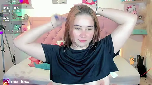Snapshot of Mia_foxx_ chatting on November 22, 2025, 9:02 pm Mia foxx online show from November 22, 2025, 9:02 pm