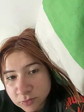 Mia foxx  online show from December 23, 2025, 12:22 am