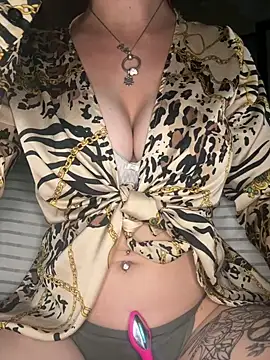 Snapshot of indie-rayne chatting on October 11, 2025, 9:49 pm indie-rayne online show from October 11, 2025, 9:49 pm