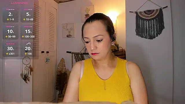 anaruiz  online show from May 15, 2026, 12:52 am