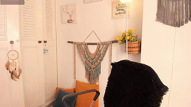 anaruiz  online show from November 18, 2025, 9:18 pm