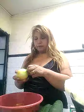 Snapshot of Kazsandraa chatting on September 20, 2025, 10:37 pm Kazsandraa online show from September 20, 2025, 10:37 pm