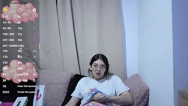 lessliee22  online show from June 28, 2026, 8:42 am