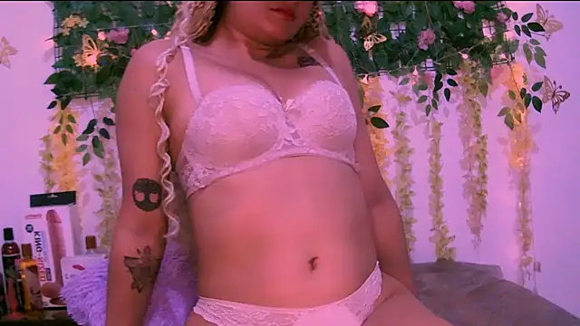 Crysrus online show from December 18, 2025, 1:11 am