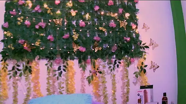 Snapshot of Crysrus chatting on November 6, 2025, 11:09 pm Crysrus online show from November 6, 2025, 11:09 pm