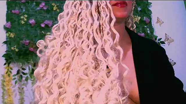 Snapshot of Crysrus chatting on November 5, 2025, 12:03 am Crysrus online show from November 5, 2025, 12:03 am