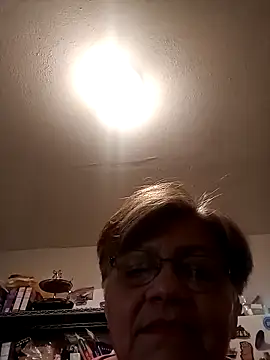 Snapshot of Madrastrahot69 chatting on February 18, 2026, 8:49 pm Madrastrahot69 online show from February 18, 2026, 8:49 pm
