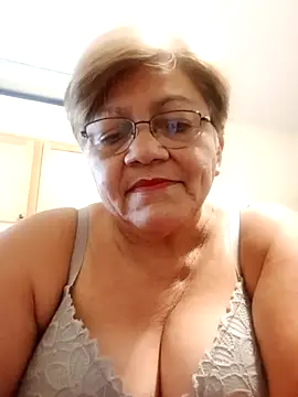 Snapshot of Madrastrahot69 chatting on February 19, 2026, 7:00 pm Madrastrahot69 online show from February 19, 2026, 7:00 pm