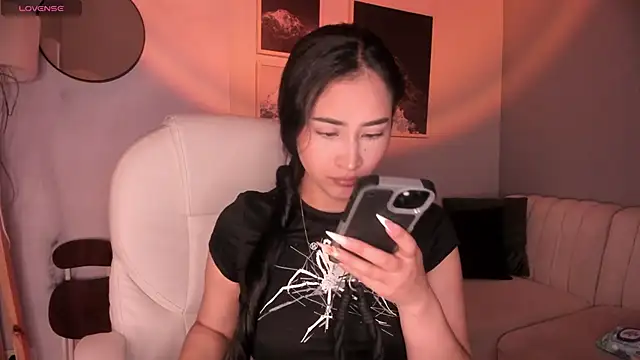 Snapshot of lara_madisson chatting on July 1, 2026, 4:57 am lara madisson online show from July 1, 2026, 4:57 am