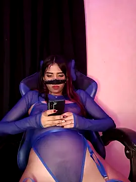 ---sophia--- online show from November 4, 2025, 6:06 am