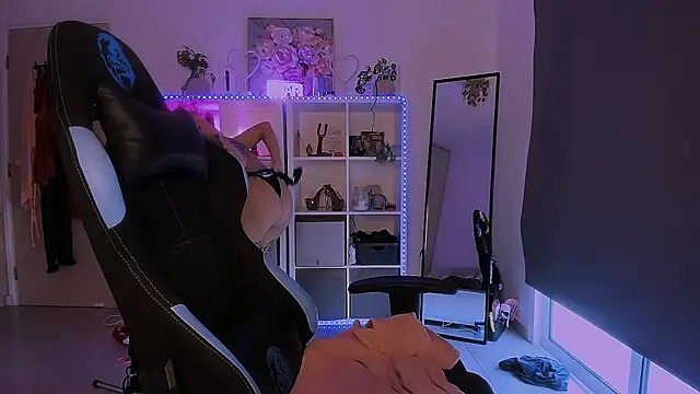 Snapshot of Lara_Bergmann chatting on February 17, 2026, 10:56 am Lara Bergmann online show from February 17, 2026, 10:56 am