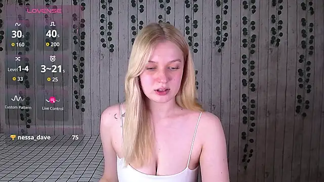 Snapshot of EmiliaDuchess chatting on October 23, 2025, 12:59 pm EmiliaDuchess online show from October 23, 2025, 12:59 pm
