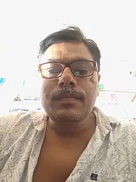 Snapshot of Srmotrs chatting on July 18, 2026, 8:45 am Srmotrs online show from July 18, 2026, 8:45 am