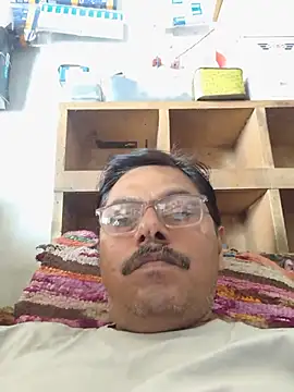 Snapshot of Srmotrs chatting on August 4, 2026, 6:40 am Srmotrs online show from August 4, 2026, 6:40 am