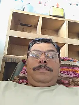 Snapshot of Srmotrs chatting on July 29, 2026, 7:40 am Srmotrs online show from July 29, 2026, 7:40 am