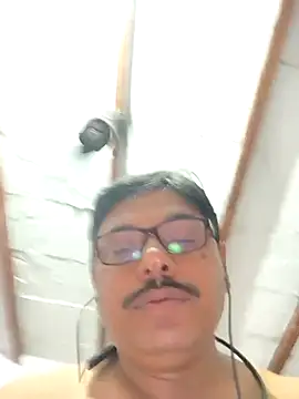 Snapshot of Srmotrs chatting on October 23, 2025, 7:01 pm Srmotrs online show from October 23, 2025, 7:01 pm