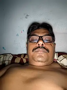 Snapshot of Srmotrs chatting on November 4, 2025, 7:39 pm Srmotrs online show from November 4, 2025, 7:39 pm