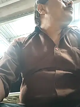 Snapshot of Srmotrs chatting on October 12, 2025, 9:49 pm Srmotrs online show from October 12, 2025, 9:49 pm