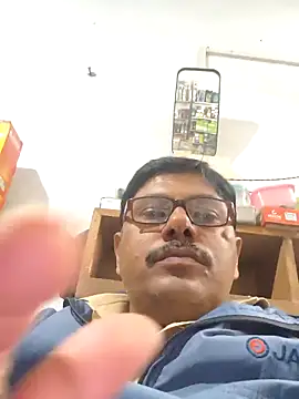 Snapshot of Srmotrs chatting on November 18, 2025, 1:36 pm Srmotrs online show from November 18, 2025, 1:36 pm