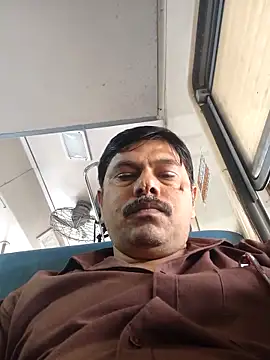 Snapshot of Srmotrs chatting on March 22, 2026, 9:33 am Srmotrs online show from March 22, 2026, 9:33 am