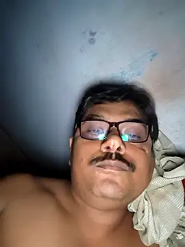 Snapshot of Srmotrs chatting on October 8, 2025, 6:41 pm Srmotrs online show from October 8, 2025, 6:41 pm