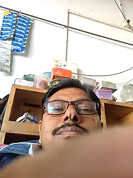 Snapshot of Srmotrs chatting on November 25, 2025, 8:36 am Srmotrs online show from November 25, 2025, 8:36 am