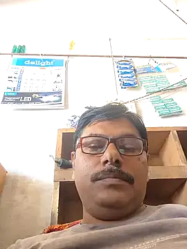 Snapshot of Srmotrs chatting on March 11, 2026, 6:40 am Srmotrs online show from March 11, 2026, 6:40 am