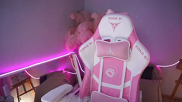 Snapshot of AnnLevine chatting on November 26, 2025, 2:28 pm AnnLevine online show from November 26, 2025, 2:28 pm