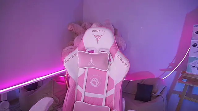 Snapshot of AnnLevine chatting on December 5, 2025, 2:04 pm AnnLevine online show from December 5, 2025, 2:04 pm