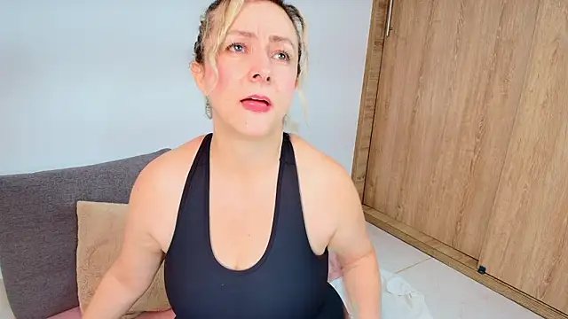 ladychanel 1 online show from February 11, 2026, 5:13 pm