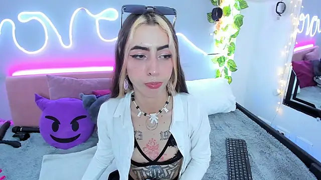 Snapshot of YouliteSllut2 chatting on February 20, 2025, 10:04 pm YouliteSllut2 online show from February 20, 2025, 10:04 pm