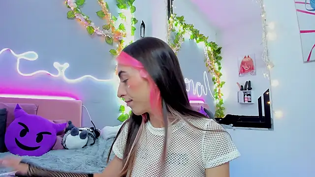 Snapshot of YouliteSllut2 chatting on January 12, 2025, 1:00 am YouliteSllut2 online show from January 12, 2025, 1:00 am