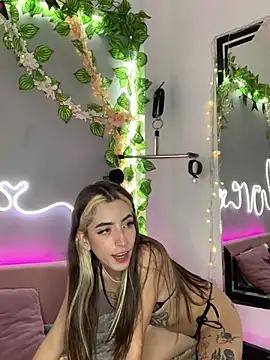 Snapshot of YouliteSllut2 chatting on March 5, 2025, 6:01 am YouliteSllut2 online show from March 5, 2025, 6:01 am