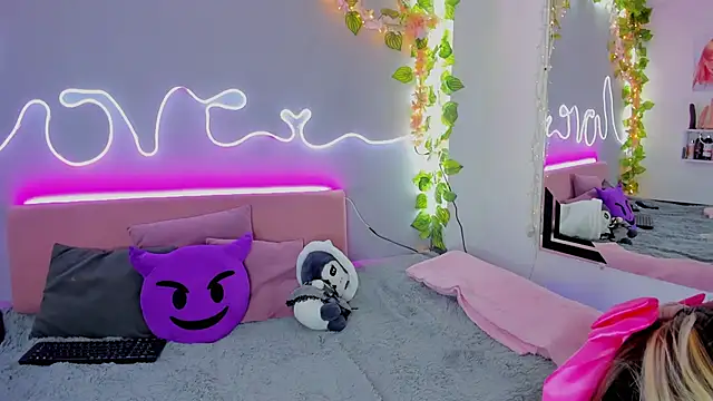 Snapshot of YouliteSllut2 chatting on December 29, 2024, 1:13 am YouliteSllut2 online show from December 29, 2024, 1:13 am