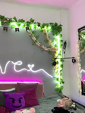 Snapshot of YouliteSllut2 chatting on March 14, 2025, 8:28 pm YouliteSllut2 online show from March 14, 2025, 8:28 pm