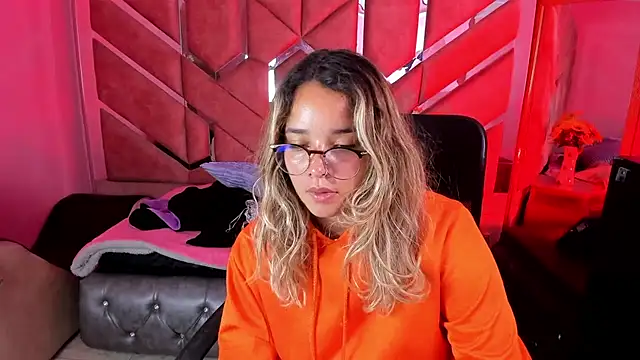 Snapshot of Olivia_Fox69 chatting on September 28, 2025, 3:57 am Olivia Fox69 online show from September 28, 2025, 3:57 am