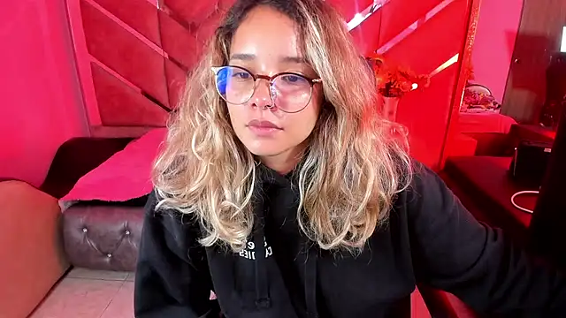 Snapshot of Olivia_Fox69 chatting on October 5, 2025, 2:57 am Olivia Fox69 online show from October 5, 2025, 2:57 am