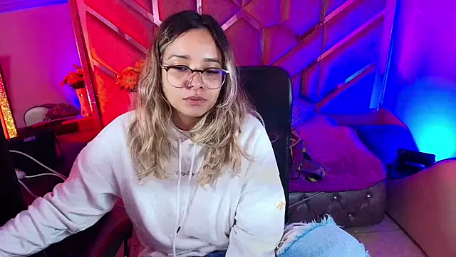 Snapshot of Olivia_Fox69 chatting on November 29, 2025, 3:50 am Olivia Fox69 online show from November 29, 2025, 3:50 am