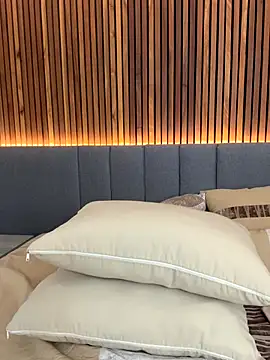 Snapshot of EmiilyAdams_ chatting on December 15, 2025, 10:48 pm EmiilyAdams online show from December 15, 2025, 10:48 pm