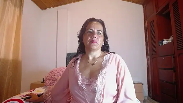 sofiamature01 online show from November 17, 2025, 3:16 pm