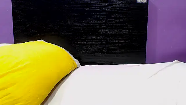 YELLOWBUSTYMELLONS online show from November 24, 2025, 5:29 am