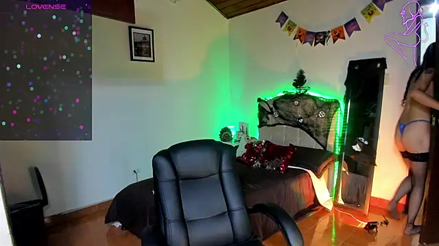 Snapshot of vampirellaa_crazy_ chatting on October 22, 2025, 5:07 am vampirellaa crazy online show from October 22, 2025, 5:07 am