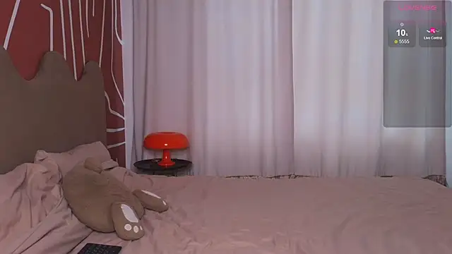 Snapshot of EvaCroan chatting on November 6, 2025, 9:13 am EvaCroan online show from November 6, 2025, 9:13 am