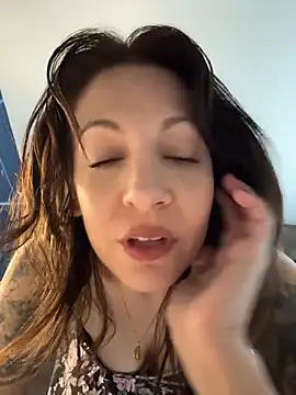 BeautifulMesss online show from April 22, 2026, 9:54 pm