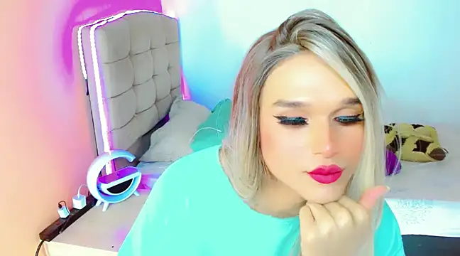 Snapshot of TaylorMon chatting on March 14, 2025, 3:15 am TaylorMon online show from March 14, 2025, 3:15 am