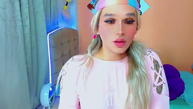 Snapshot of TaylorMon chatting on November 6, 2025, 1:20 am TaylorMon online show from November 6, 2025, 1:20 am